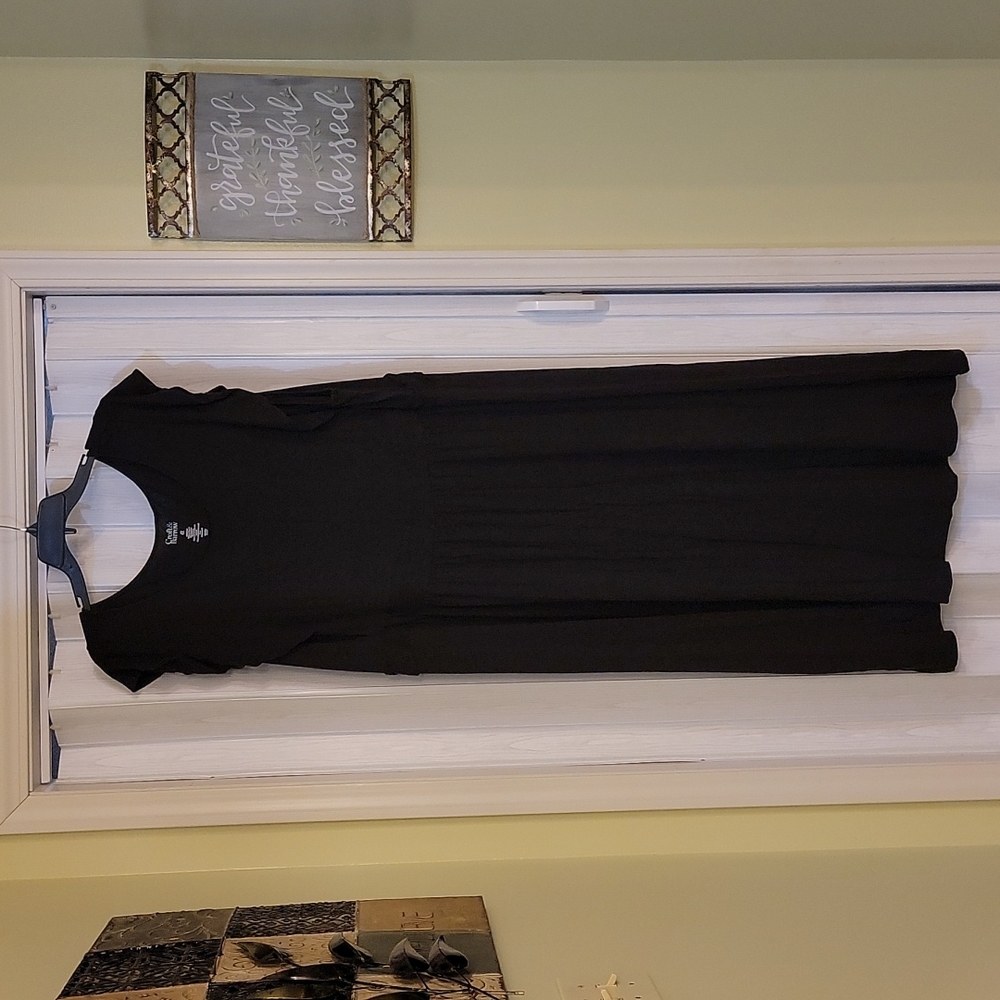 4x Black sleeveless dress
